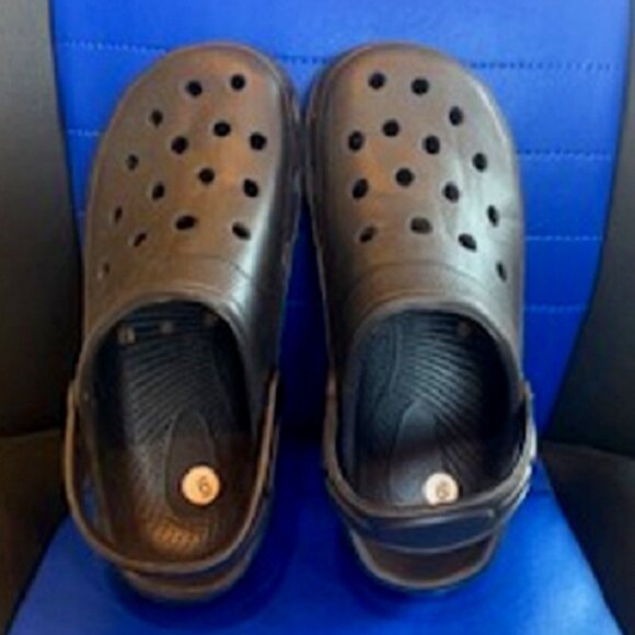 Crocs Classic Unisex Shoes Slipper Lightweight Slip-Resistant Black Size: 6 US - Picture 1 of 6